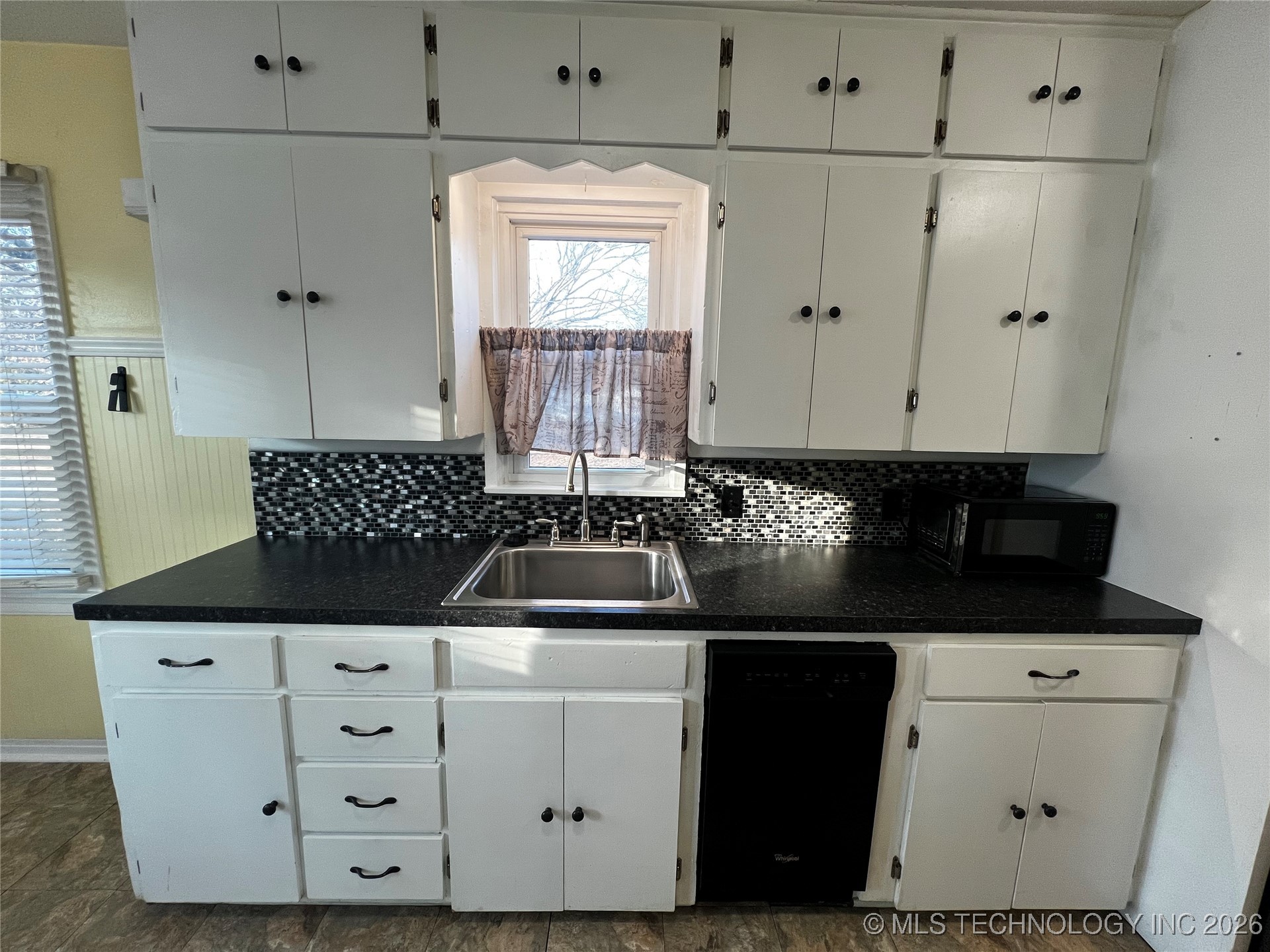 2109 Haskell Boulevard Property Photo 8