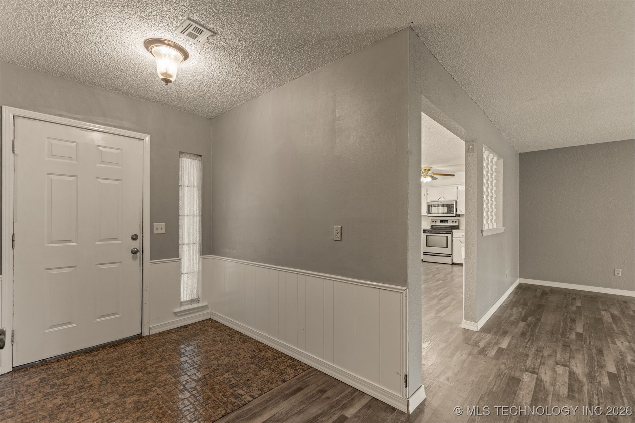 405 Mockingbird Lane Property Photo 9