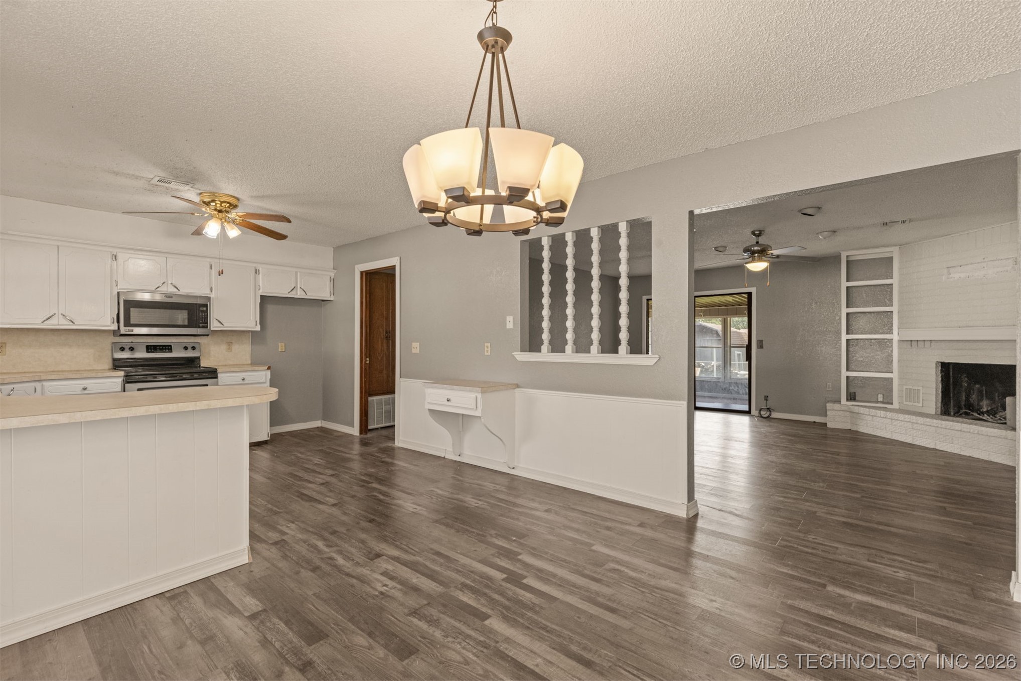 405 Mockingbird Lane Property Photo 12