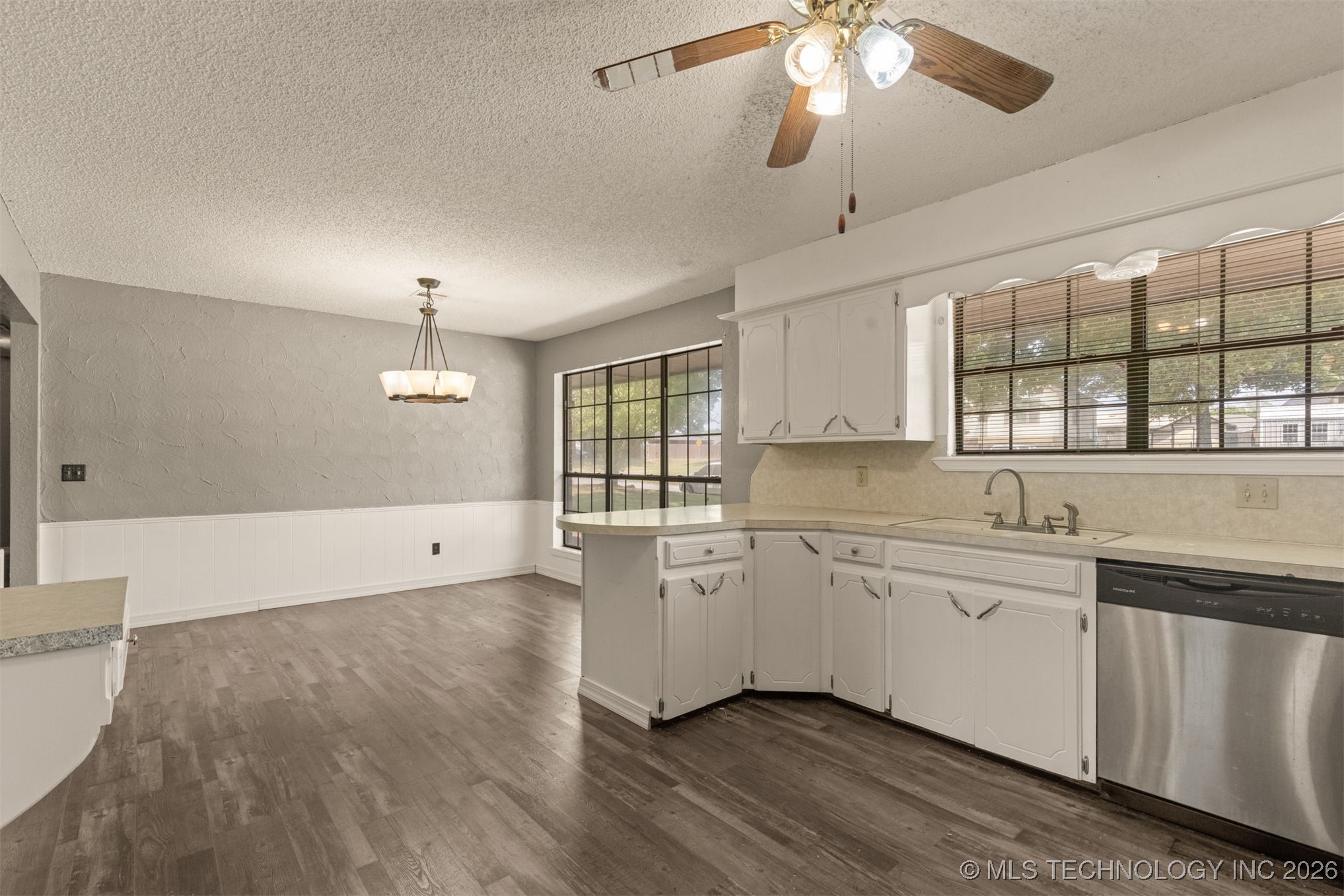 405 Mockingbird Lane Property Photo 16