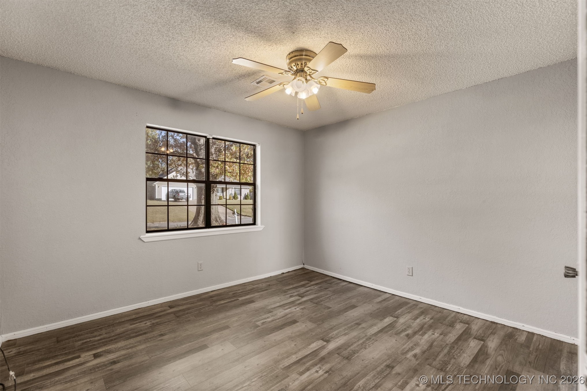 405 Mockingbird Lane Property Photo 28