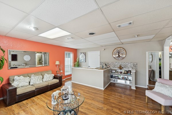 7731 E Skelly Drive Property Photo 8