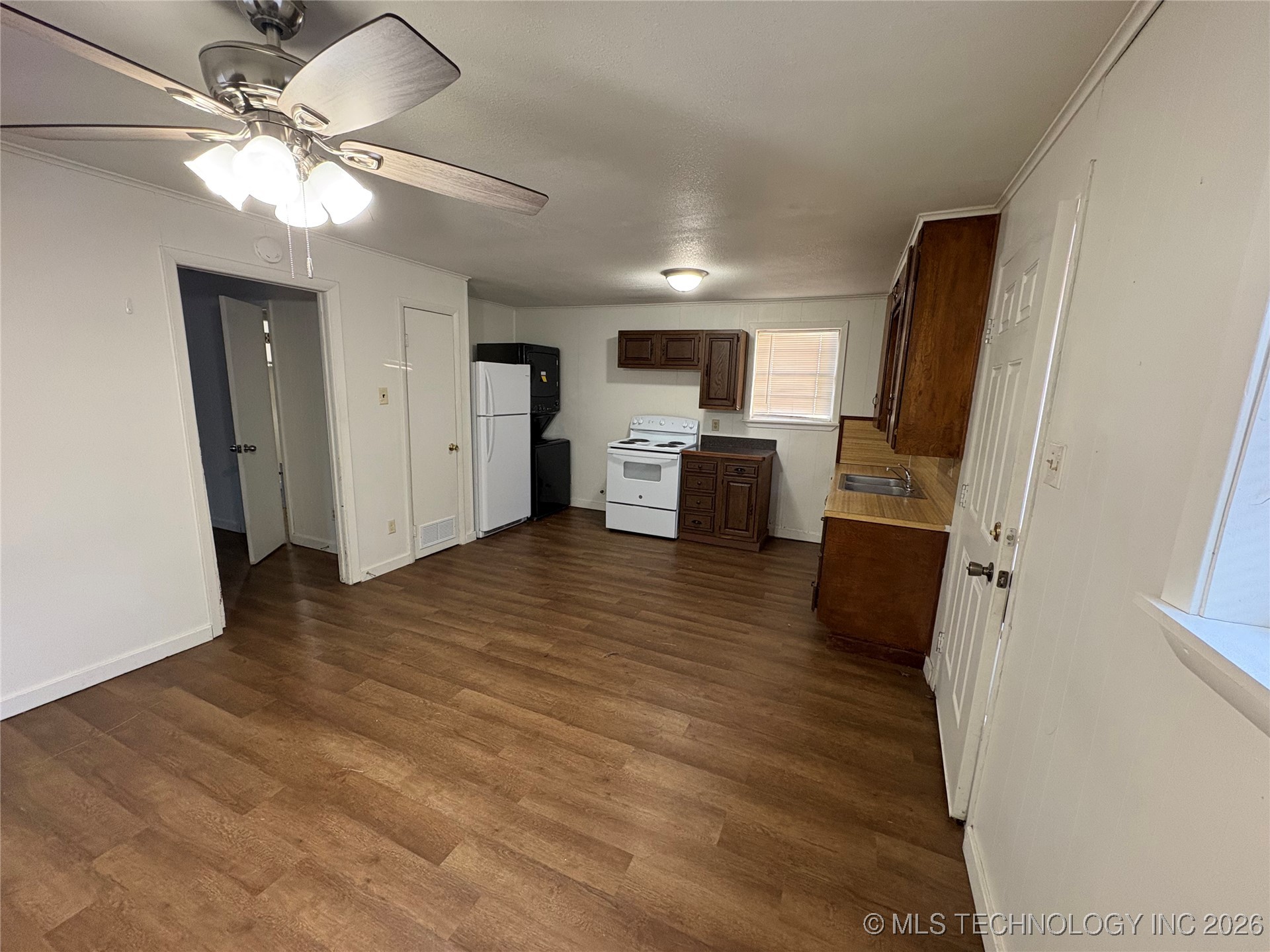 516 W Locust Property Photo 2