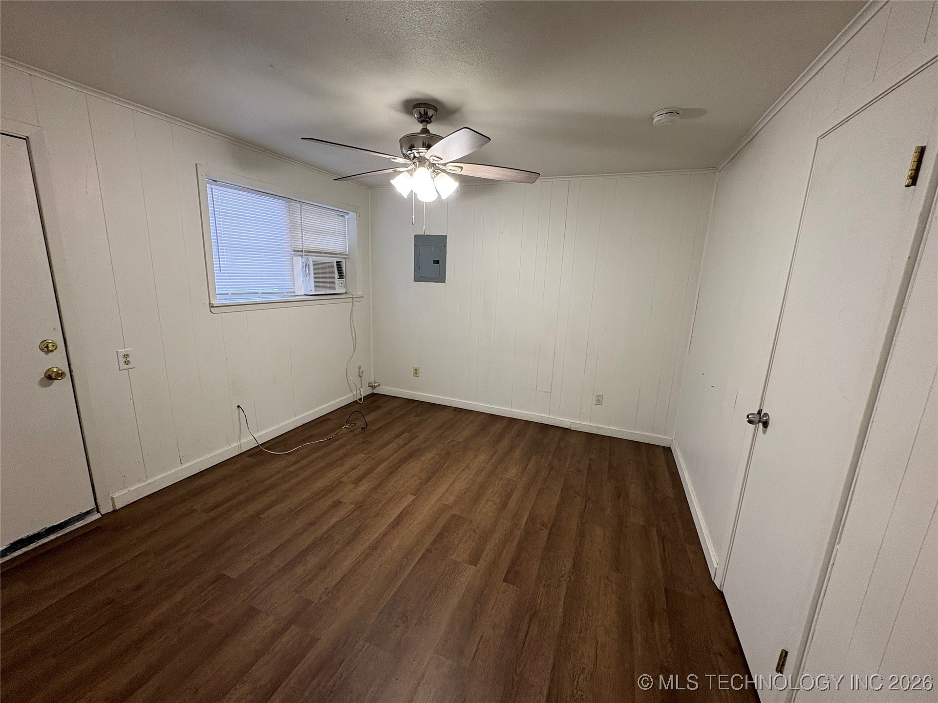 516 W Locust Property Photo 5