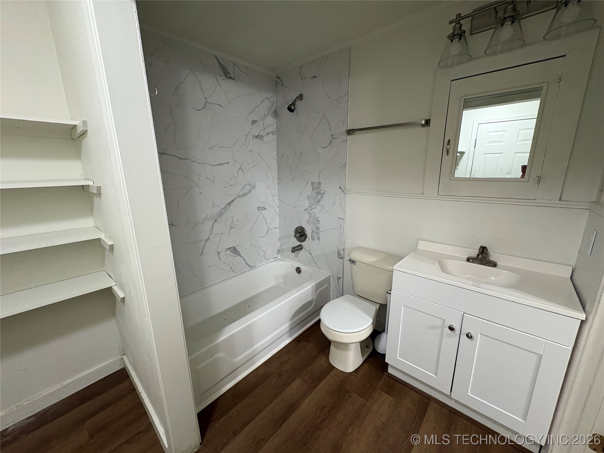 516 W Locust Property Photo 7