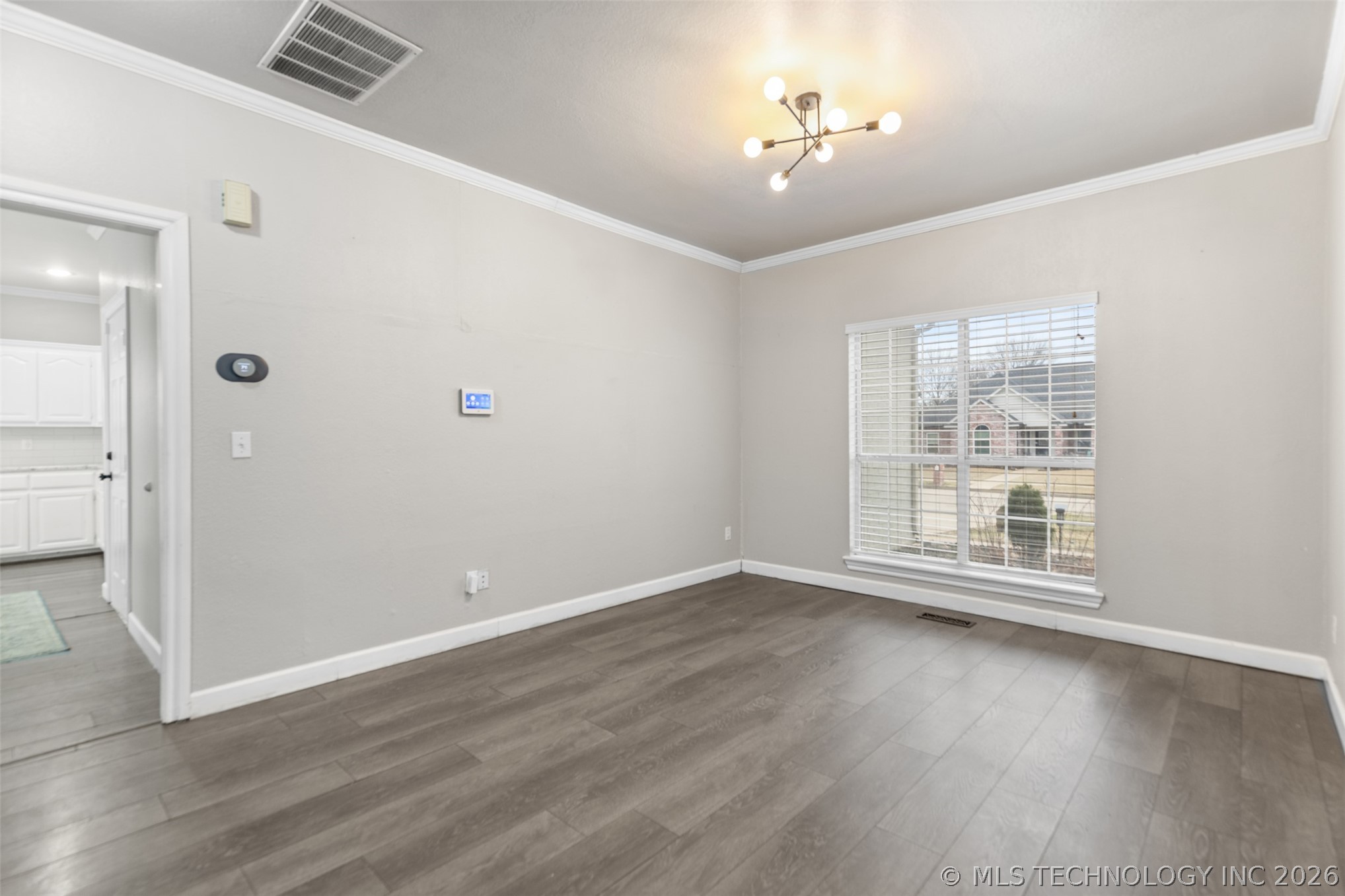 2412 W Vicksburg Street Property Photo 5