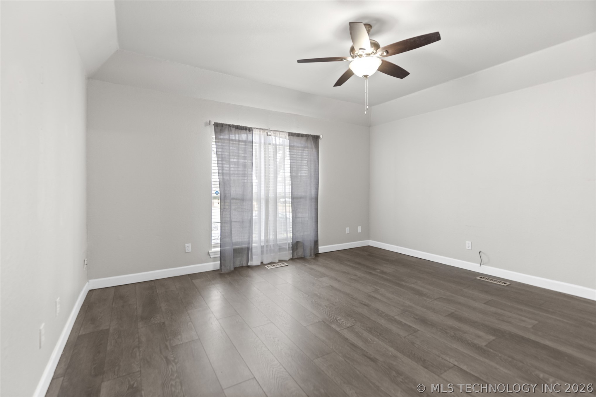 2412 W Vicksburg Street Property Photo 6