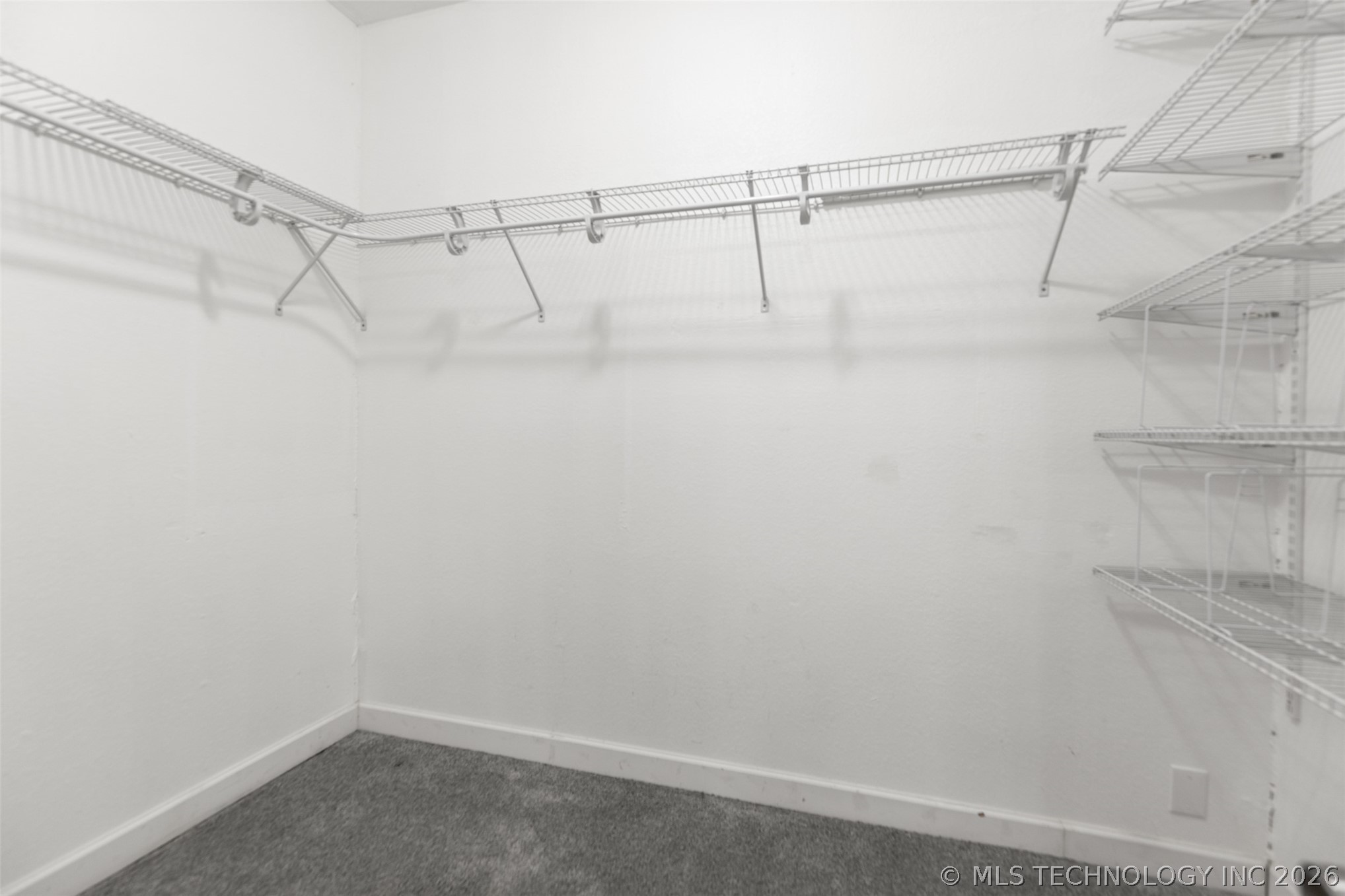 2412 W Vicksburg Street Property Photo 8