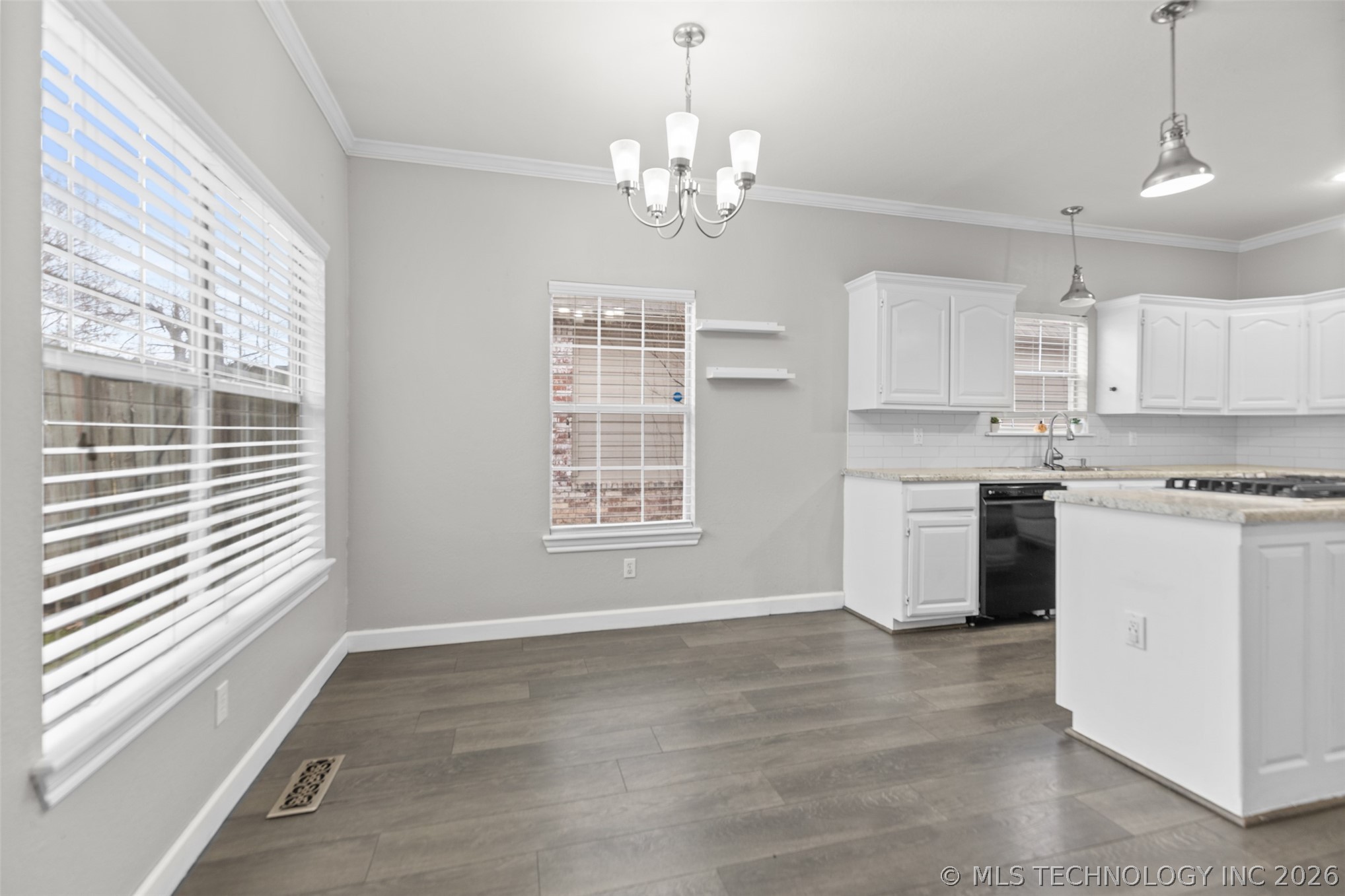 2412 W Vicksburg Street Property Photo 12