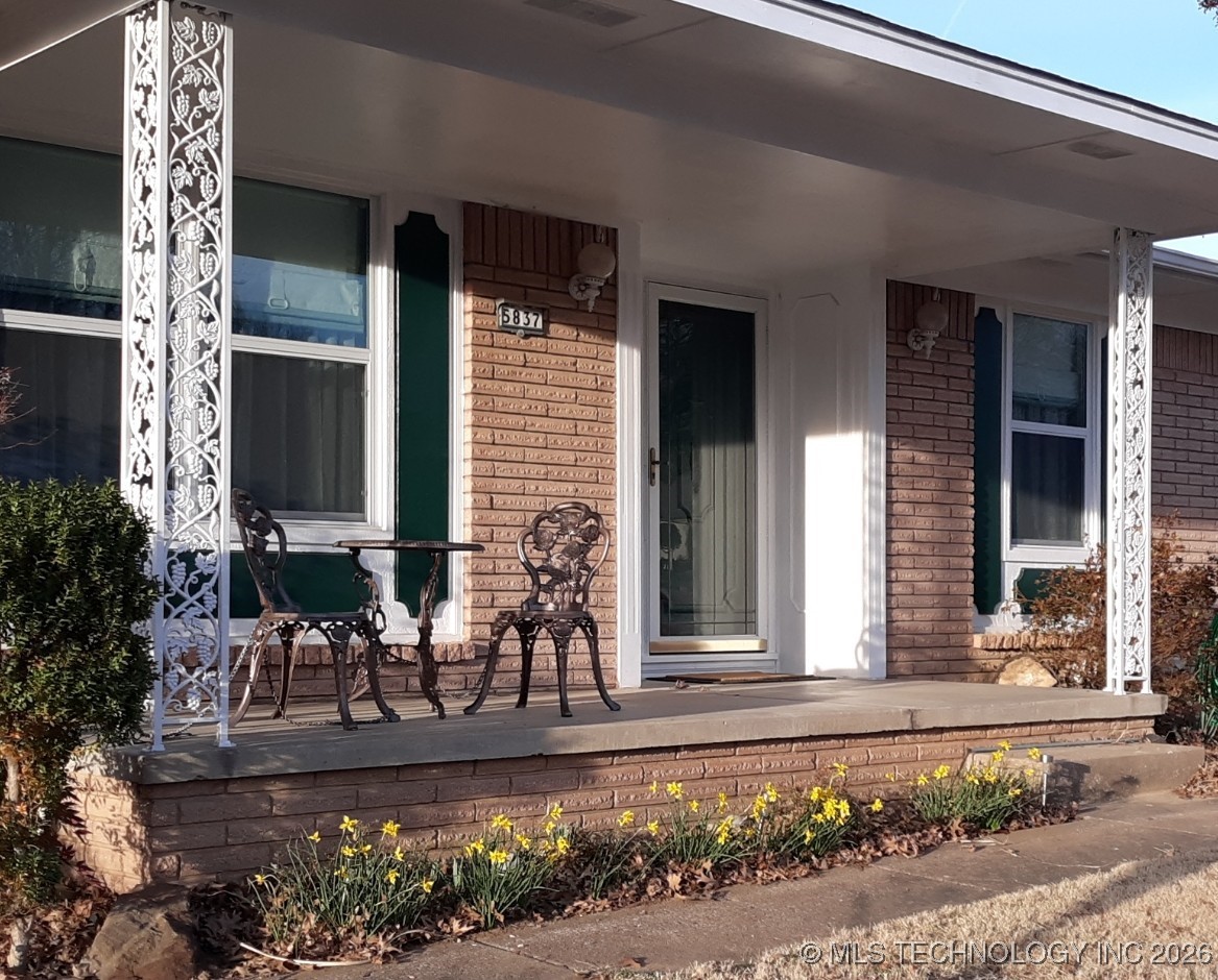 5837 E 62nd Place Property Photo 3