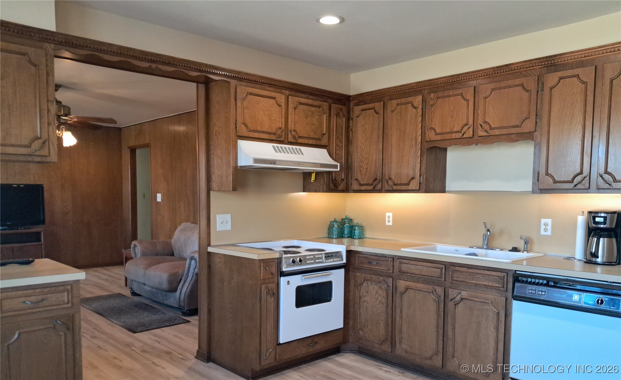 5837 E 62nd Place Property Photo 7