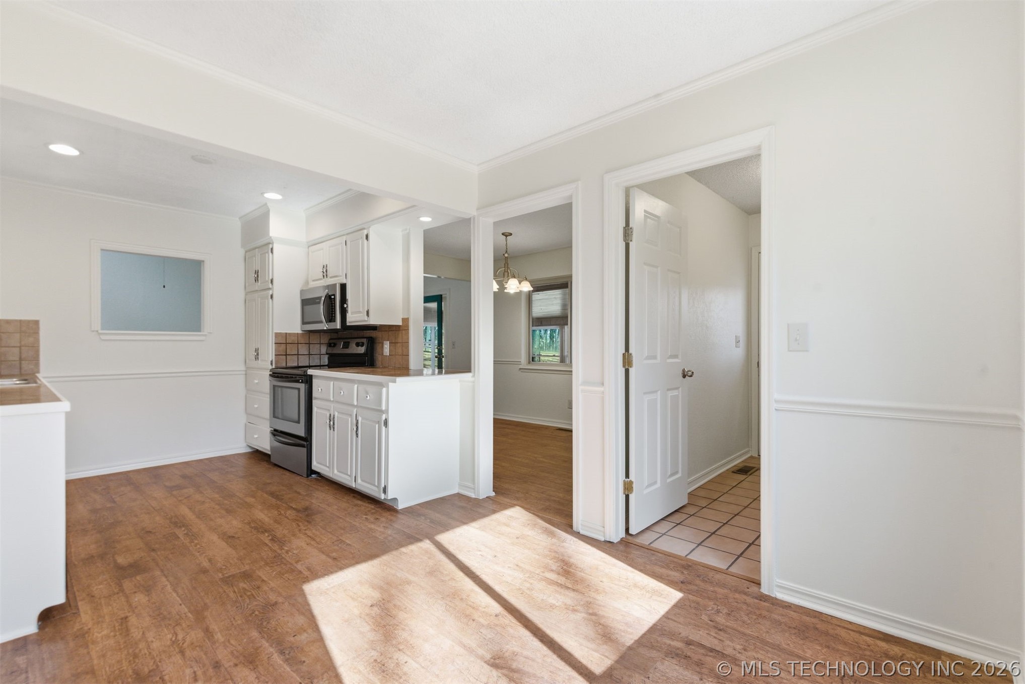 11607 S 5th Street Property Photo 9