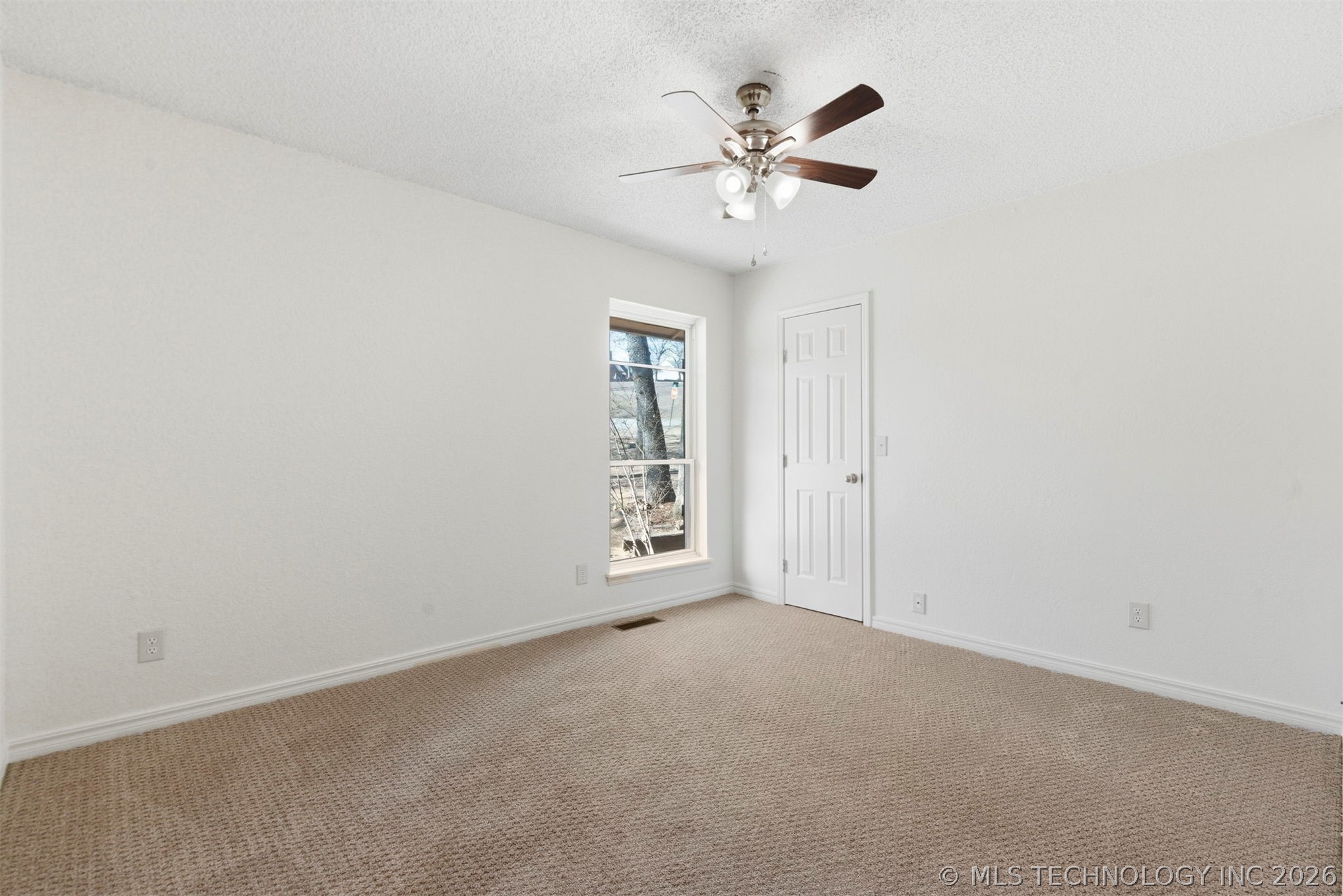 11607 S 5th Street Property Photo 20