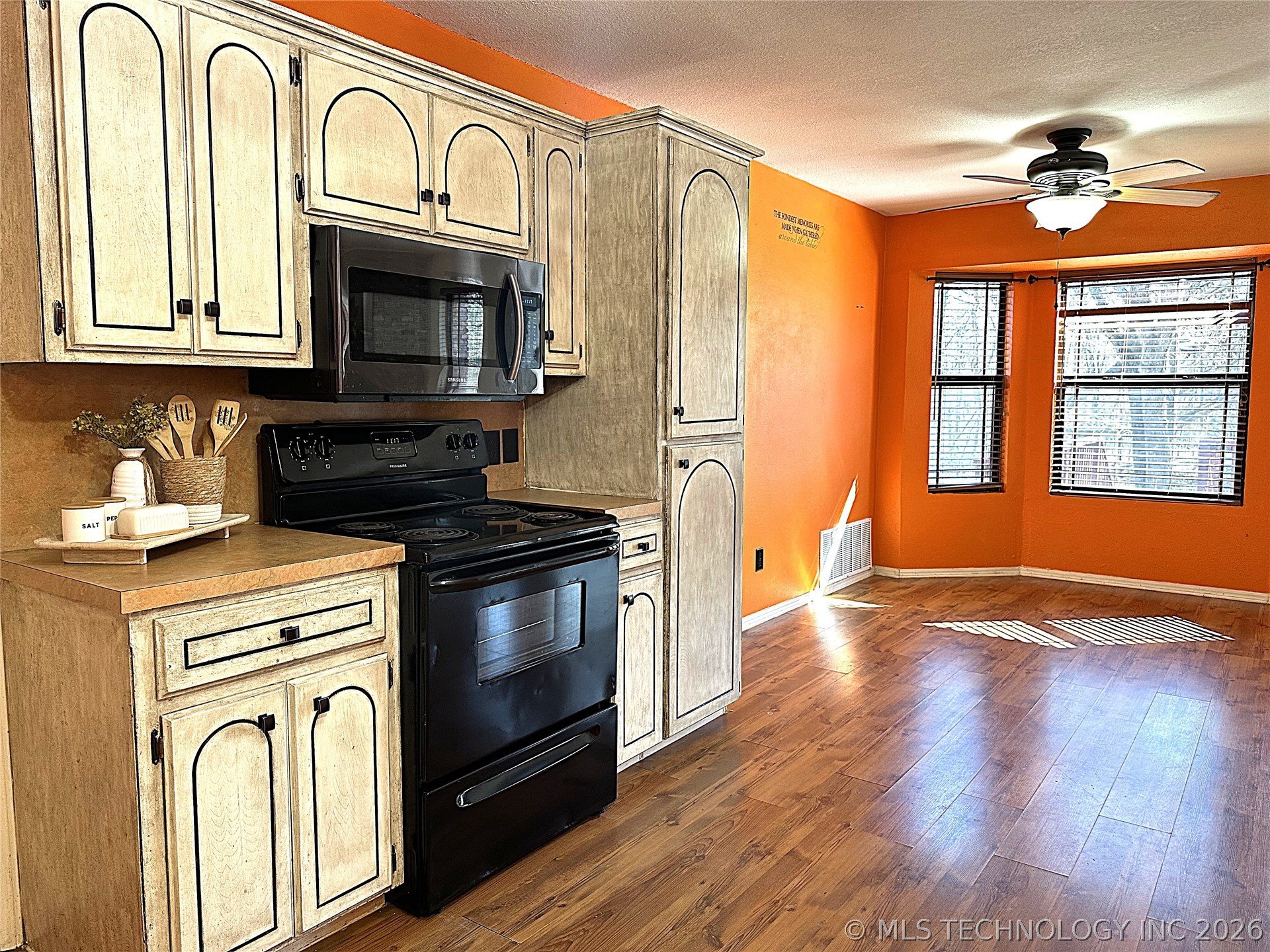 306 Eastwood Property Photo 10