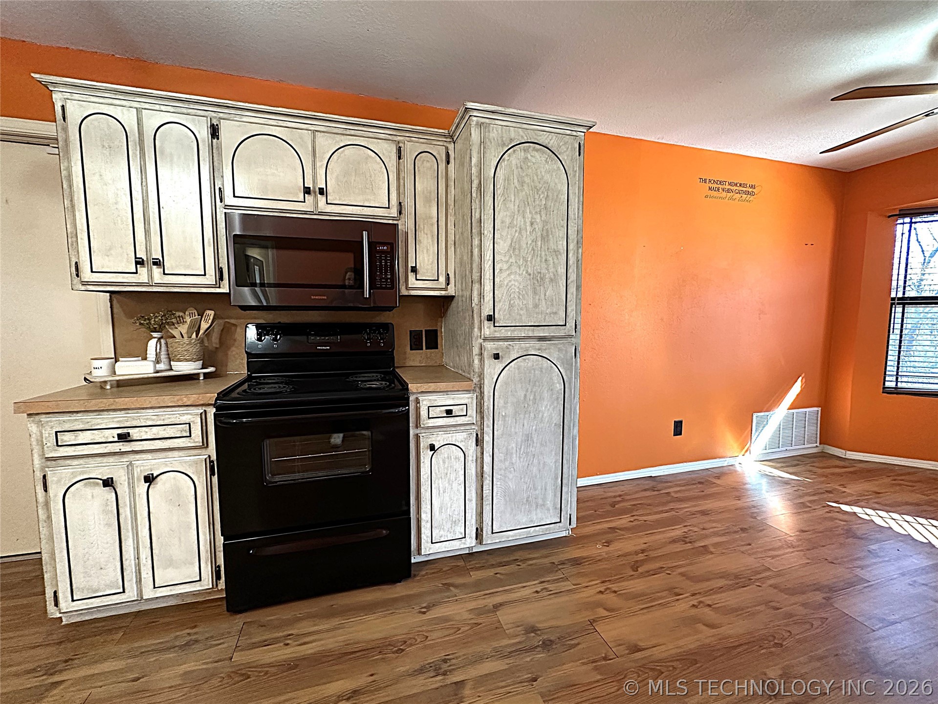 306 Eastwood Property Photo 11