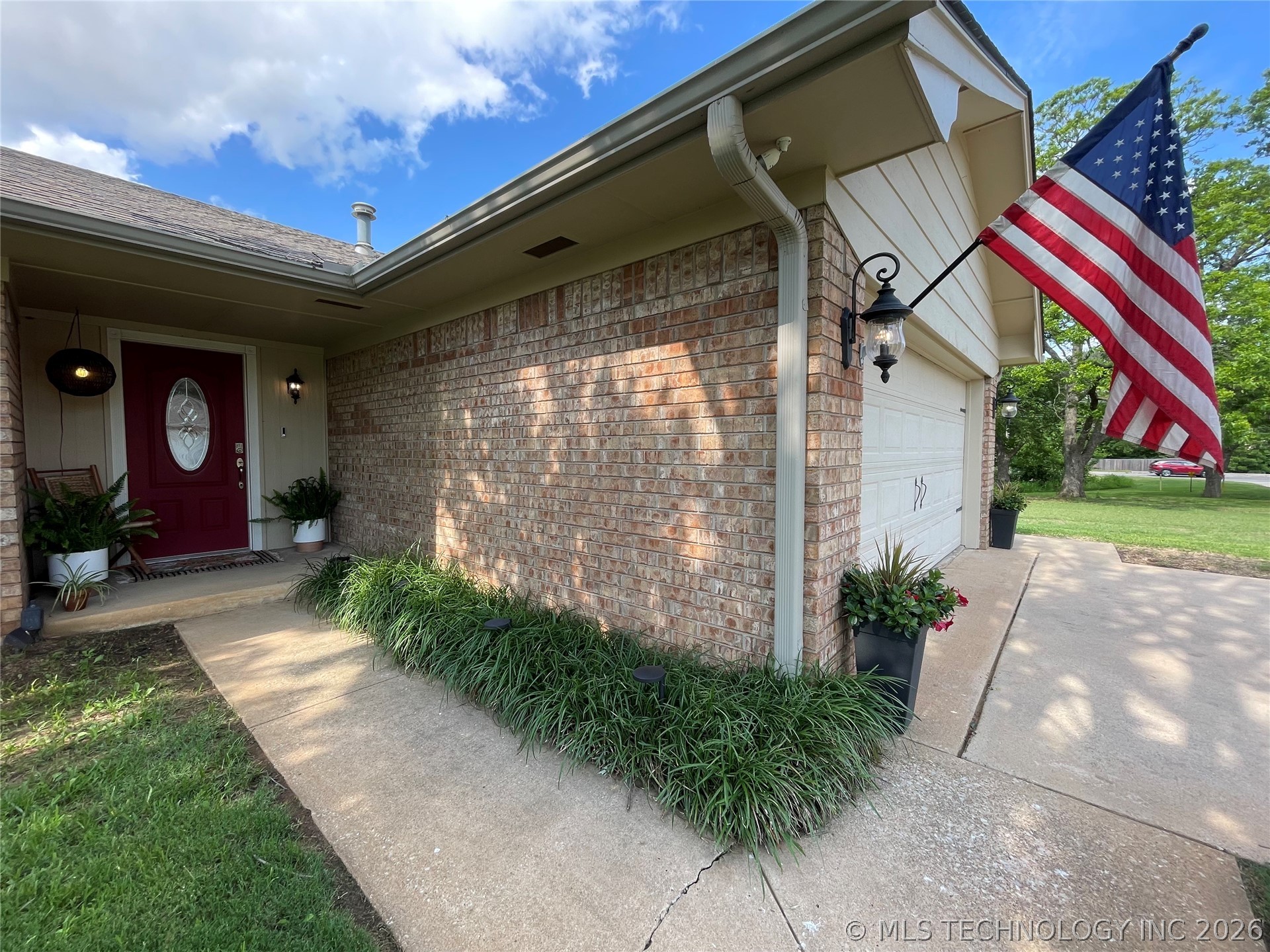 2507 Westwood Property Photo 2