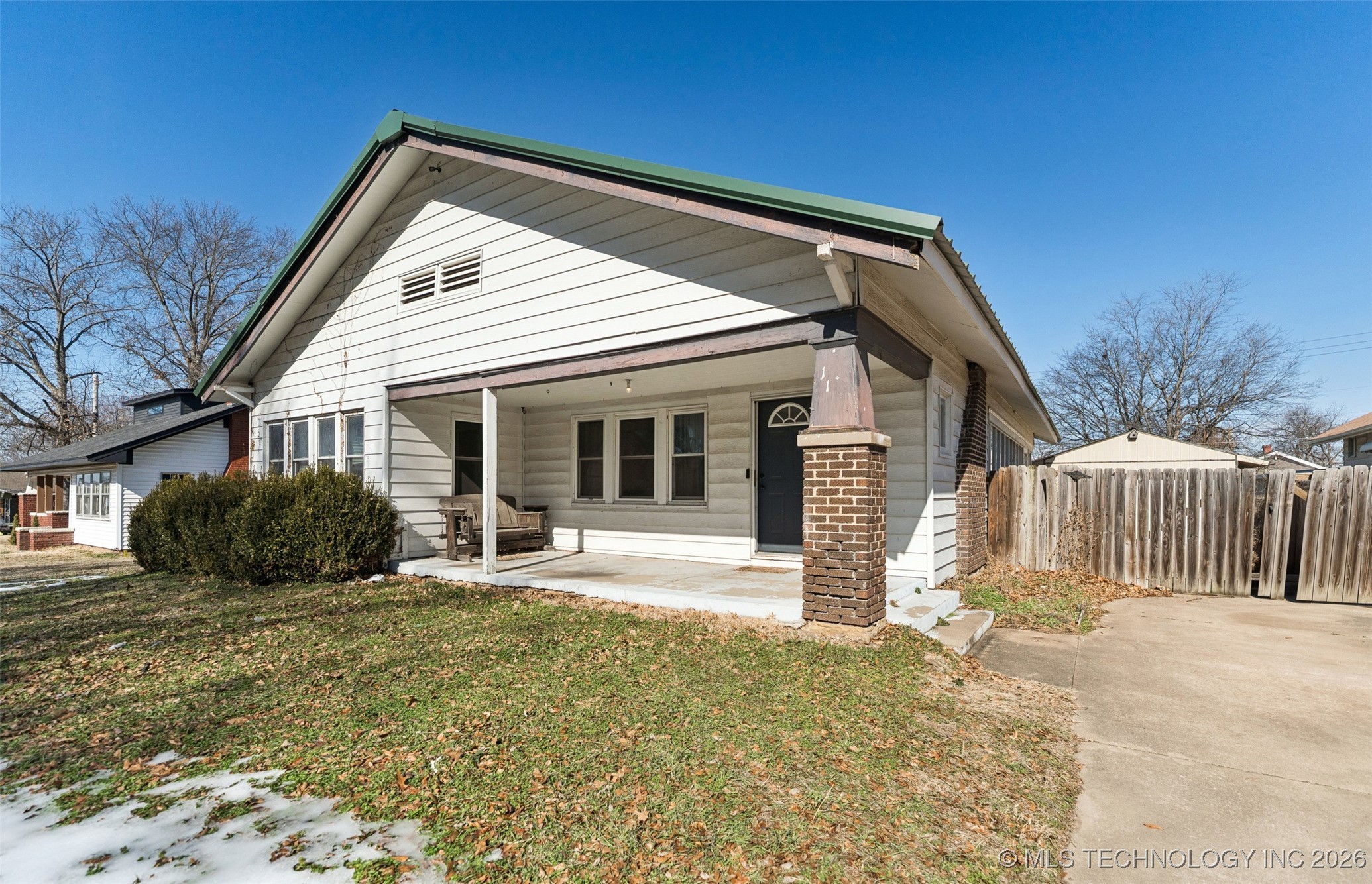 1109 E 9th Street Property Photo 2