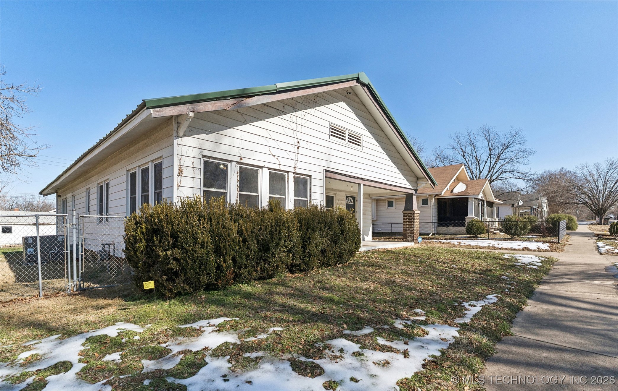 1109 E 9th Street Property Photo 3