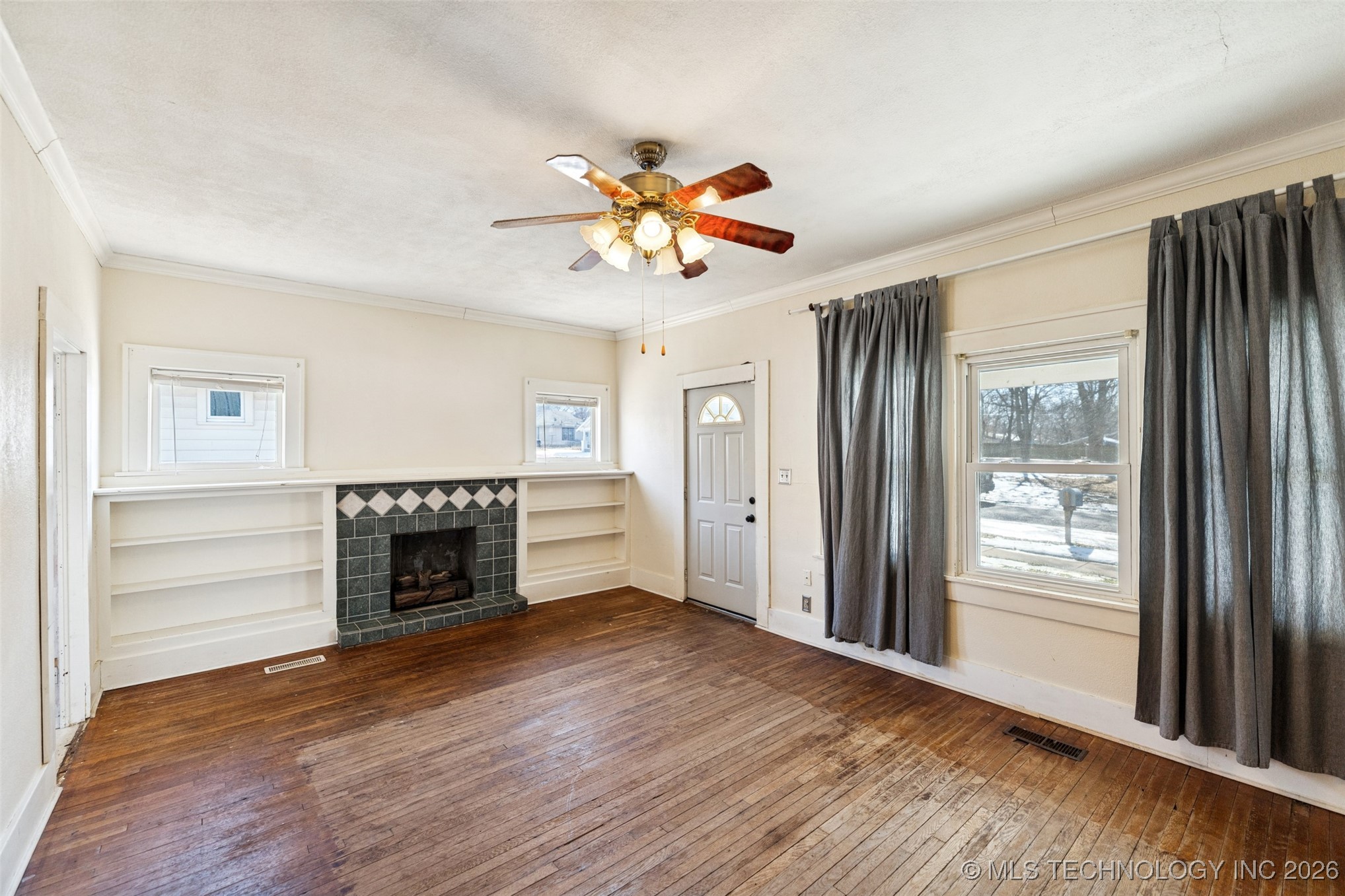 1109 E 9th Street Property Photo 5