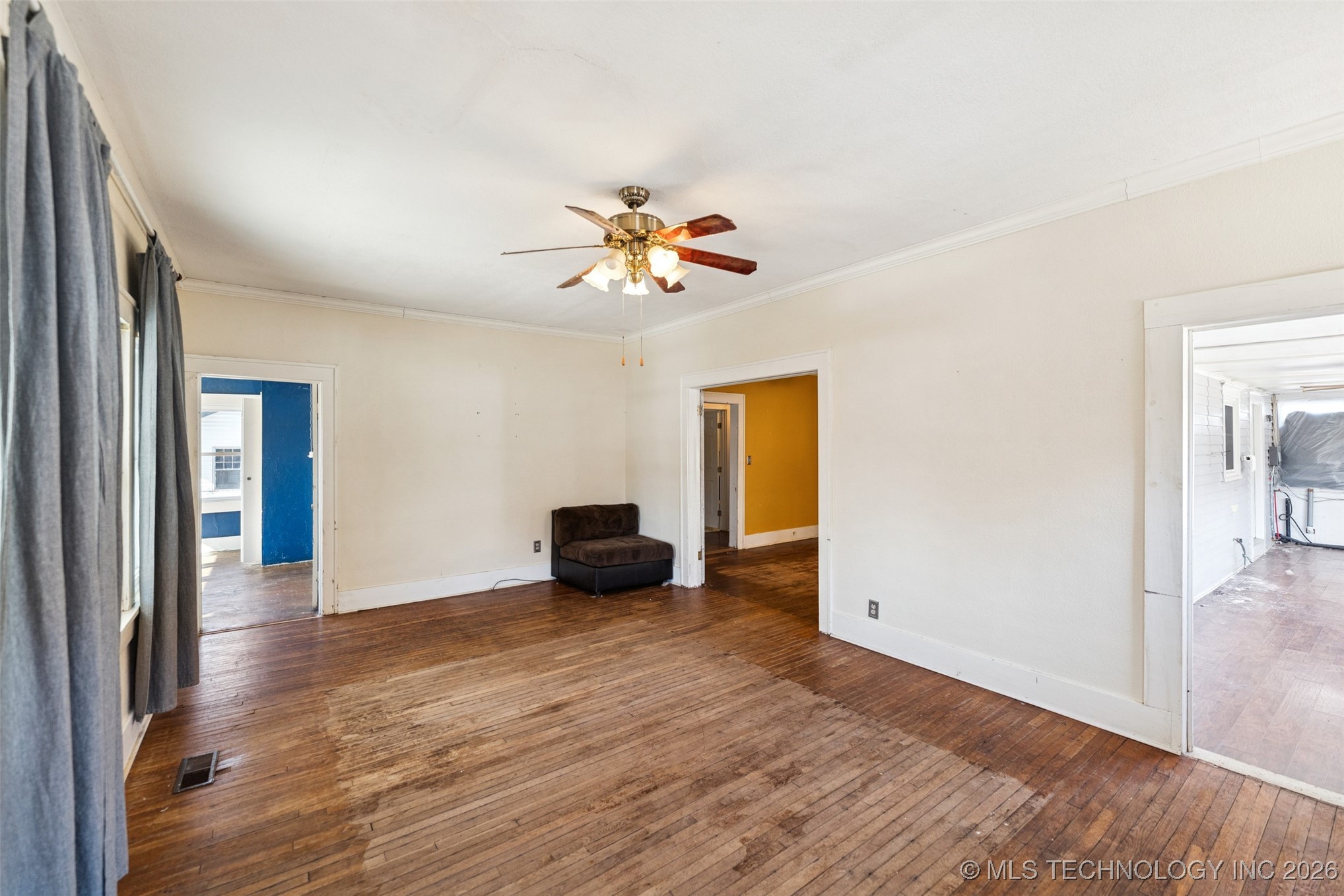 1109 E 9th Street Property Photo 6