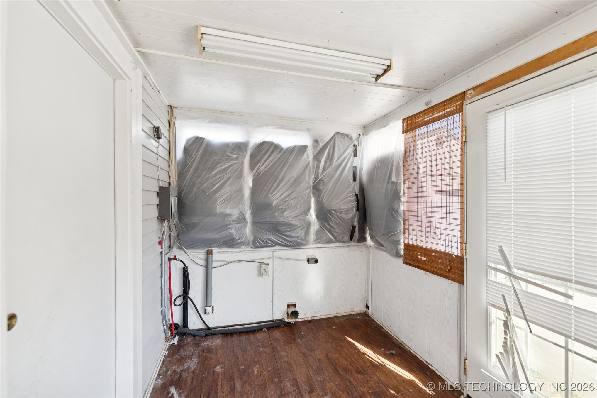 1109 E 9th Street Property Photo 9