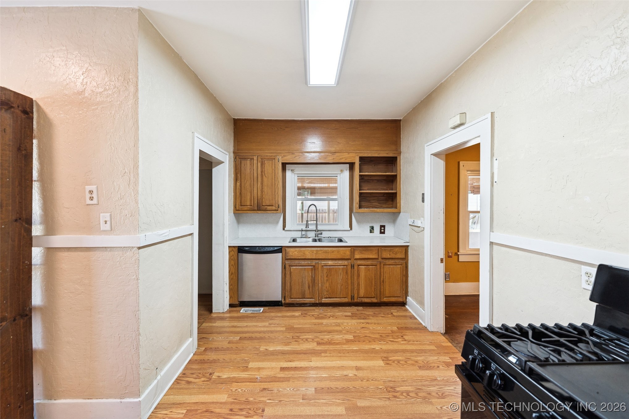 1109 E 9th Street Property Photo 13