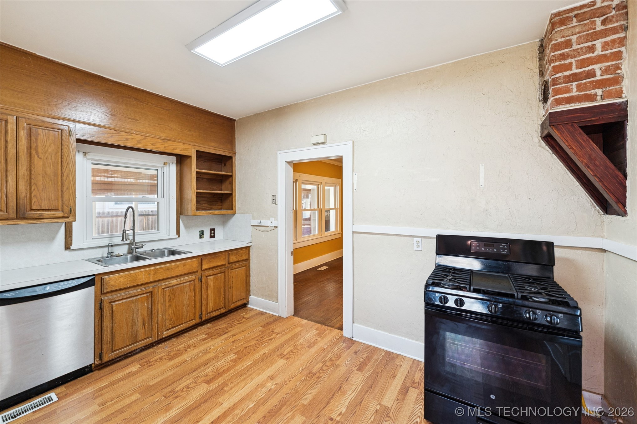 1109 E 9th Street Property Photo 14