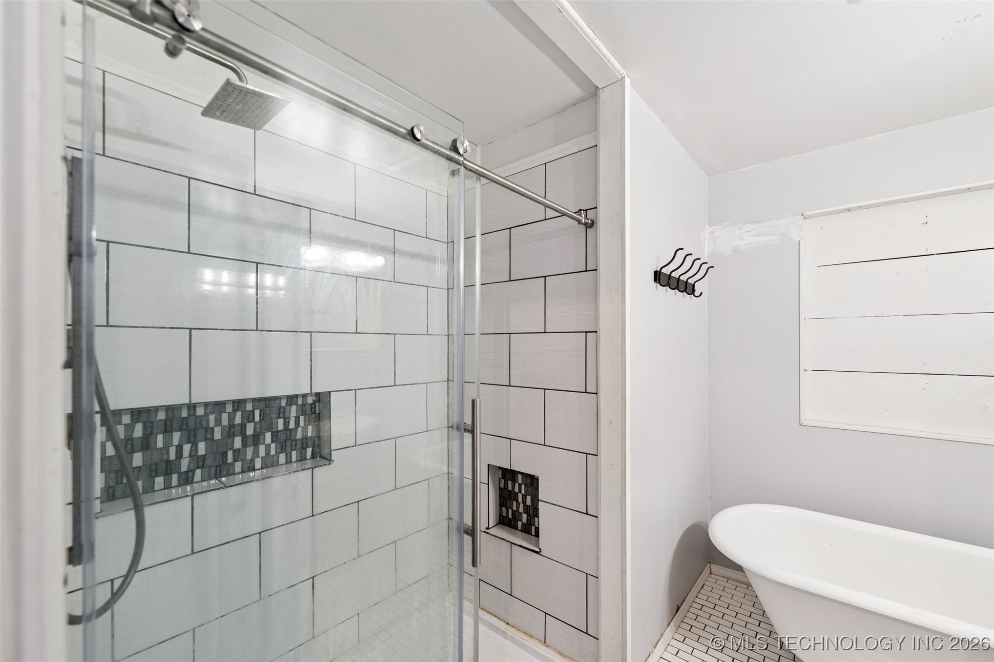 1109 E 9th Street Property Photo 18