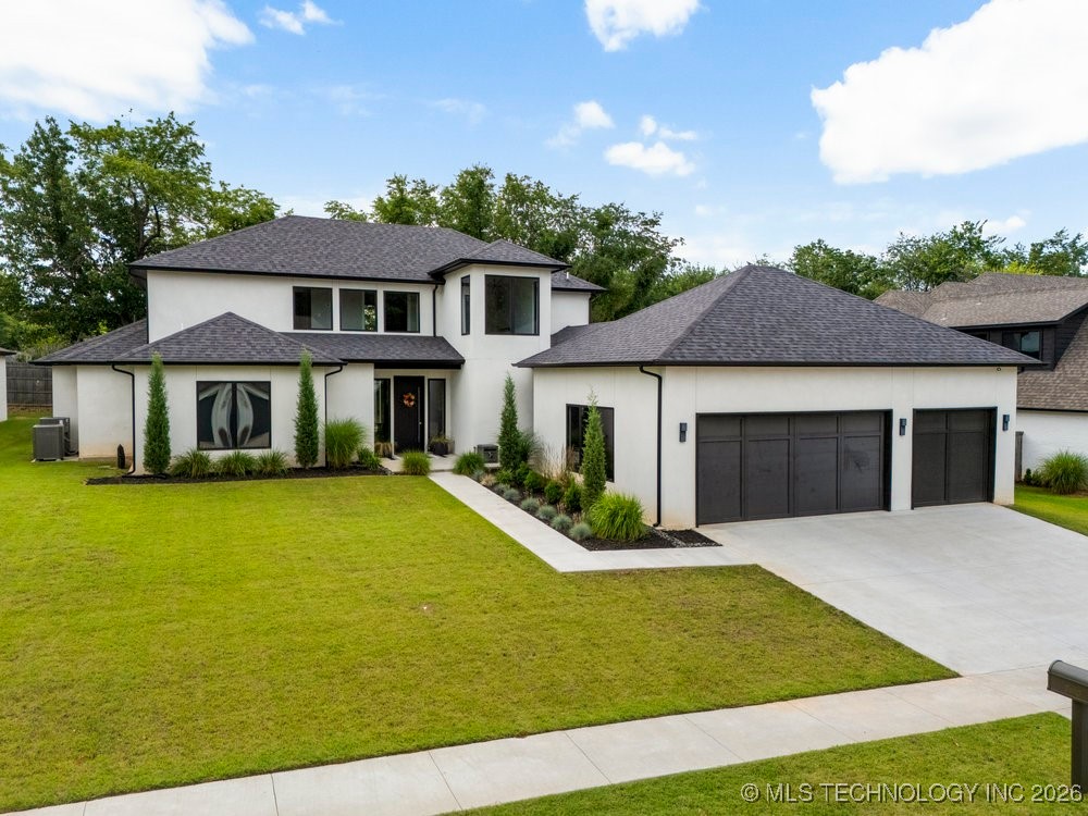 7405 S Chestnut Avenue Property Photo 2