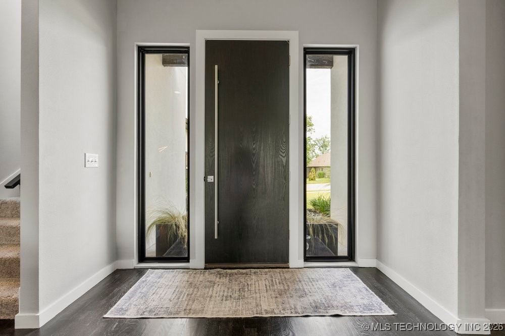 7405 S Chestnut Avenue Property Photo 8