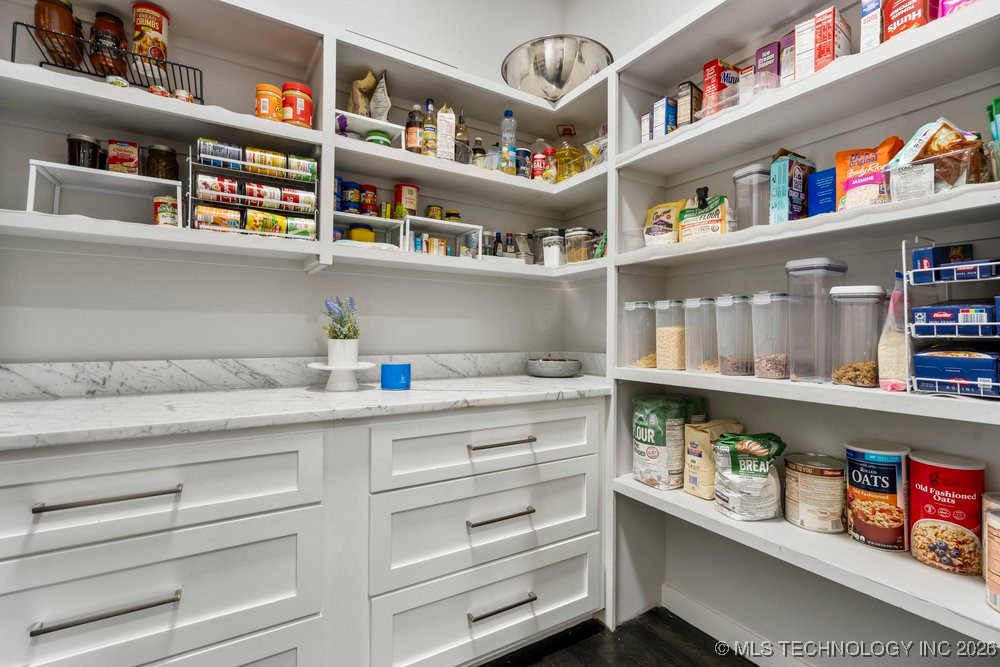 7405 S Chestnut Avenue Property Photo 17