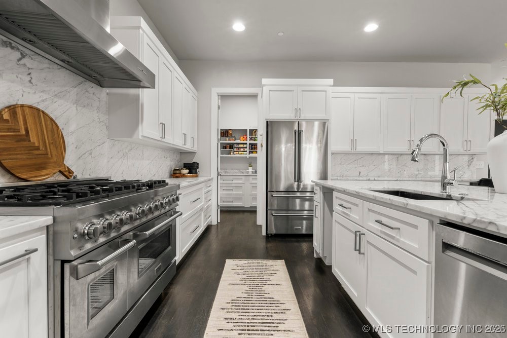 7405 S Chestnut Avenue Property Photo 18