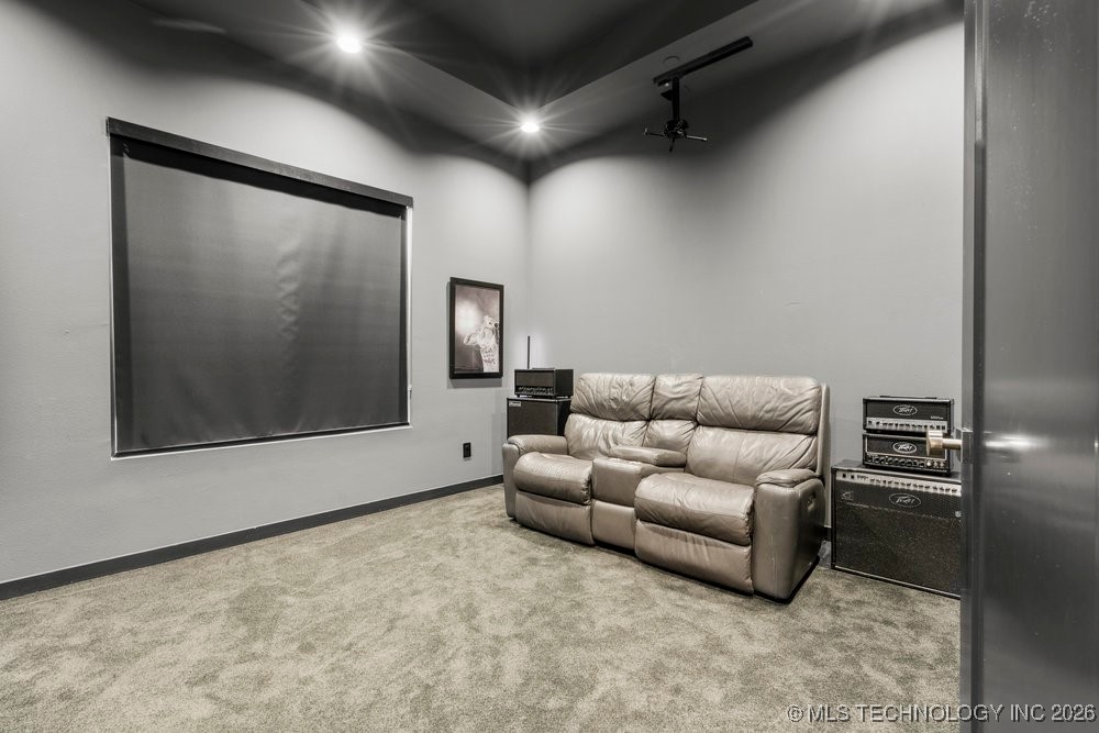 7405 S Chestnut Avenue Property Photo 21