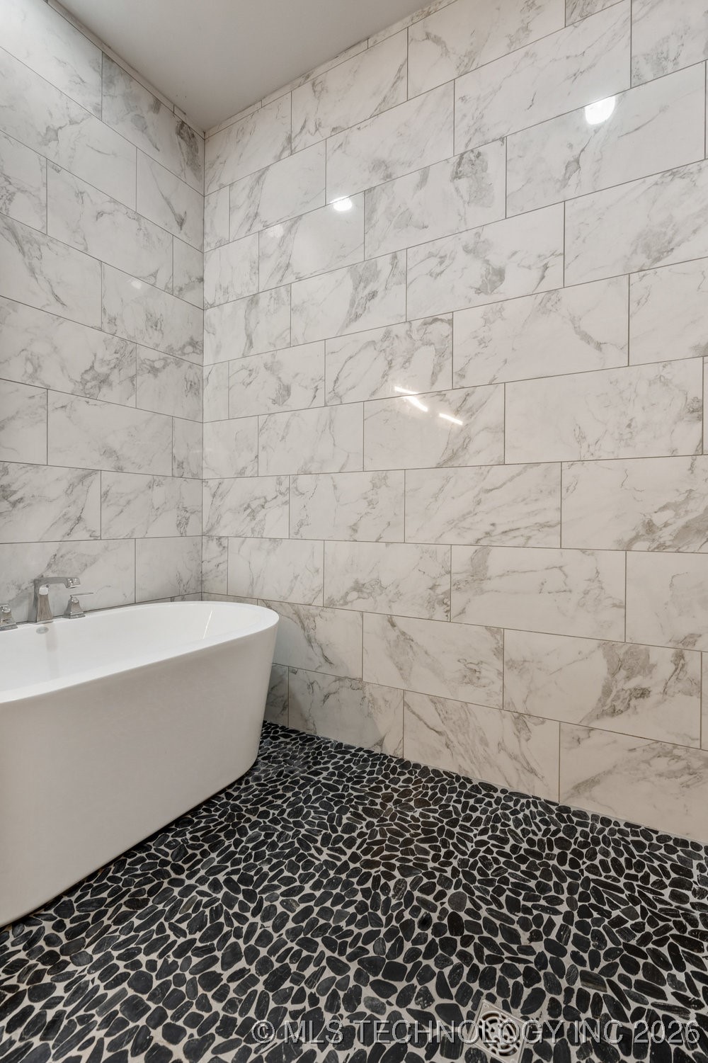 7405 S Chestnut Avenue Property Photo 27