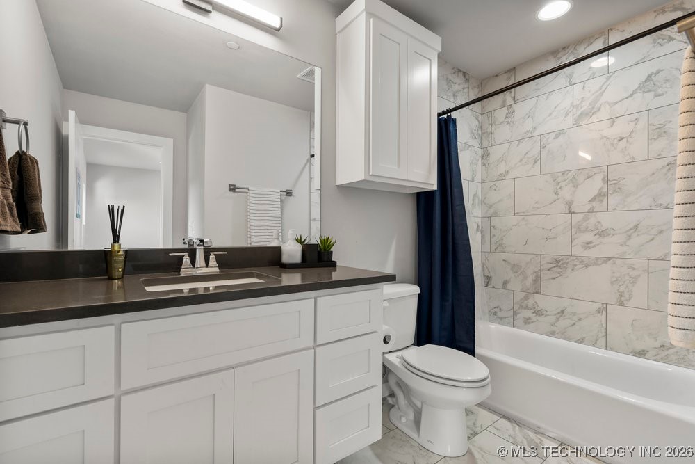 7405 S Chestnut Avenue Property Photo 37