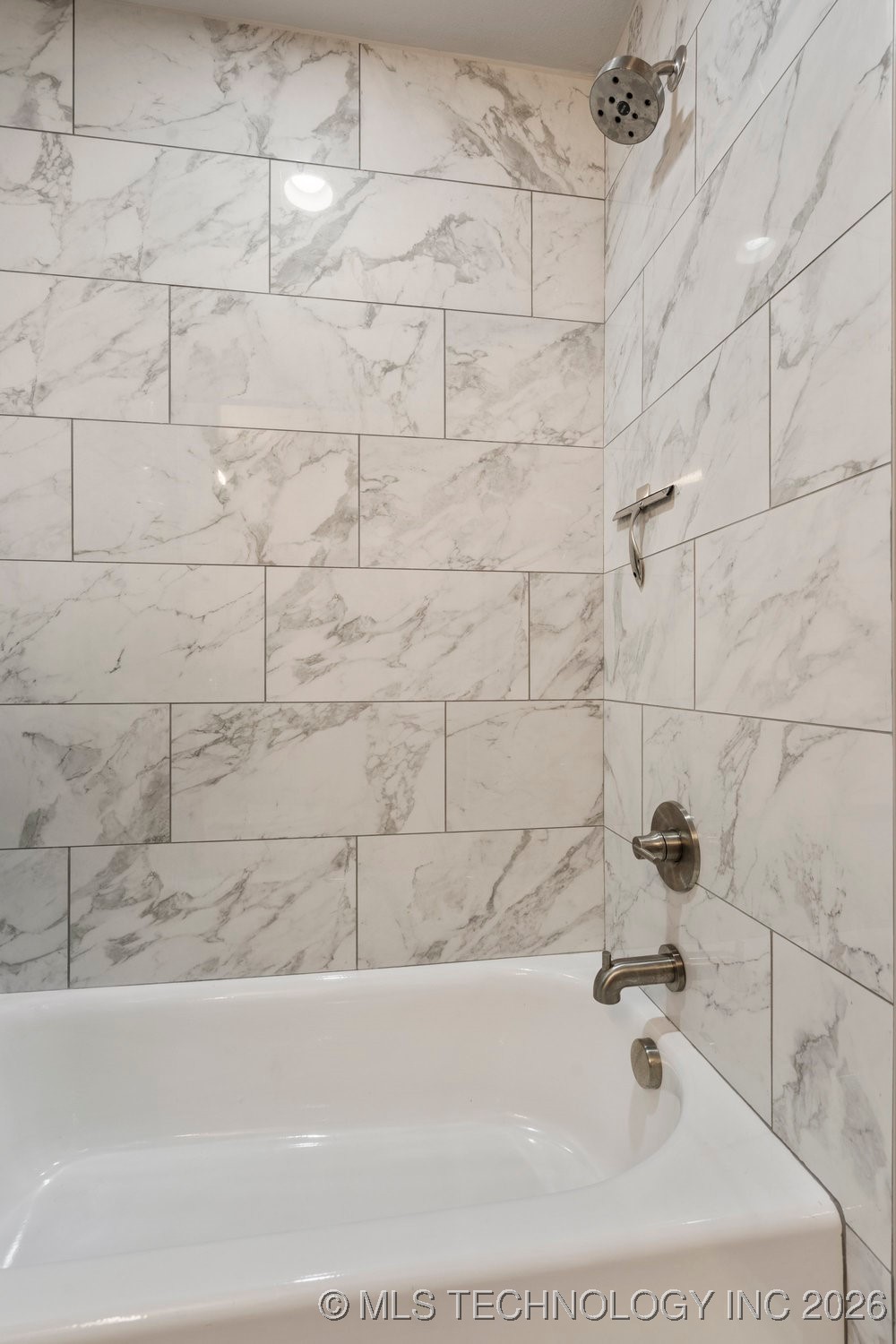 7405 S Chestnut Avenue Property Photo 38