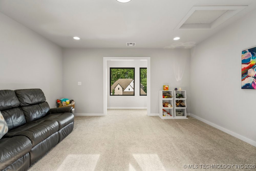 7405 S Chestnut Avenue Property Photo 40