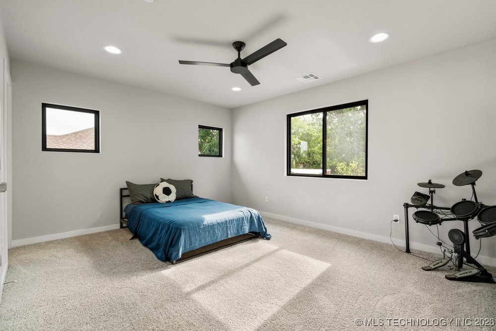 7405 S Chestnut Avenue Property Photo 41