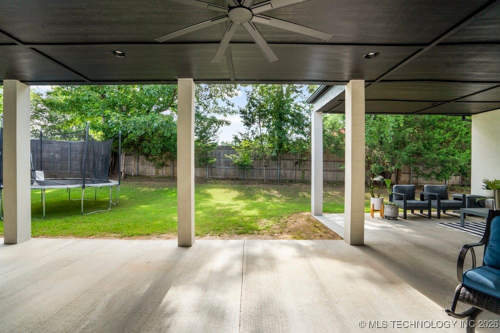 7405 S Chestnut Avenue Property Photo 47