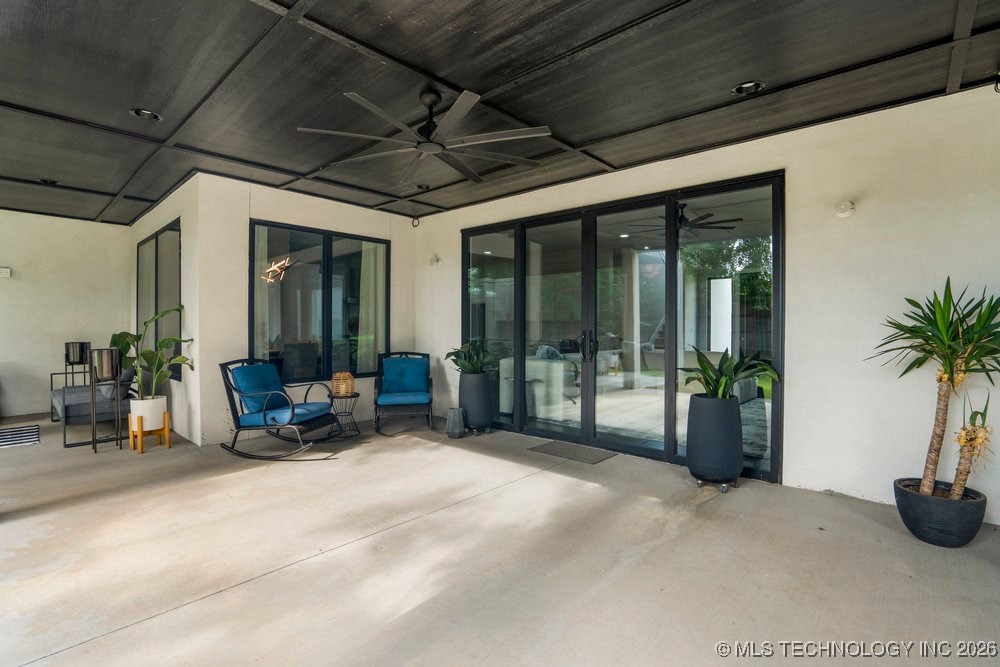 7405 S Chestnut Avenue Property Photo 49