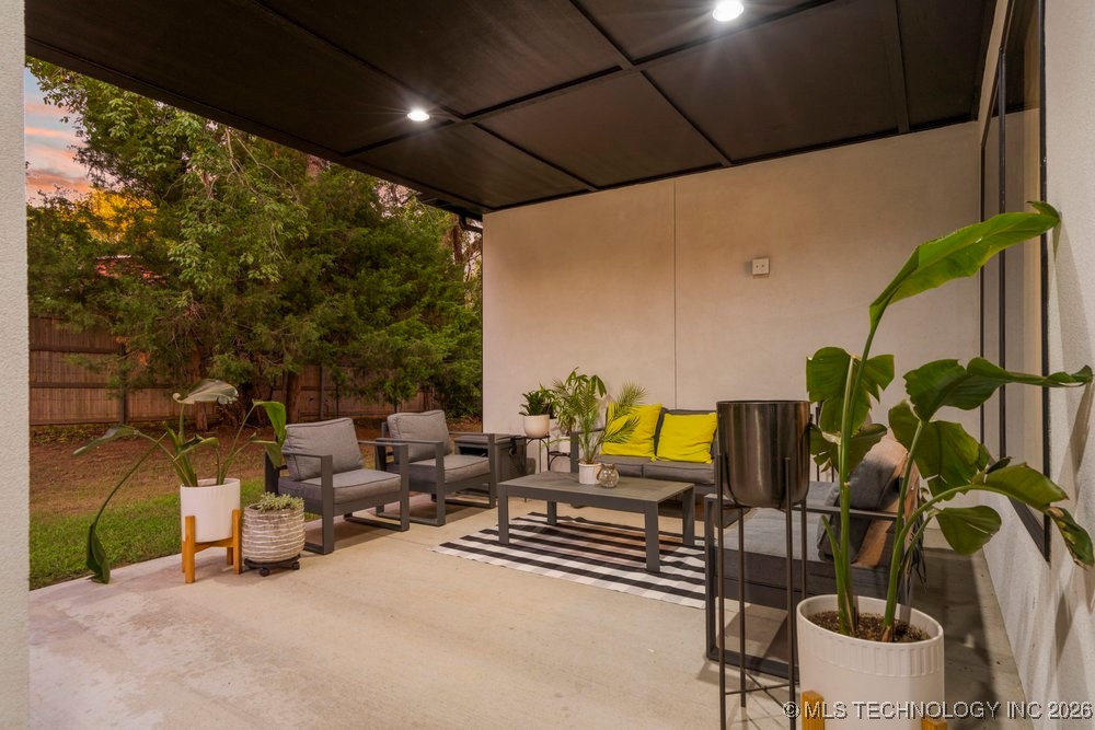 7405 S Chestnut Avenue Property Photo 54