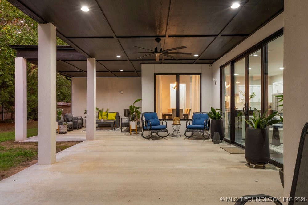 7405 S Chestnut Avenue Property Photo 56