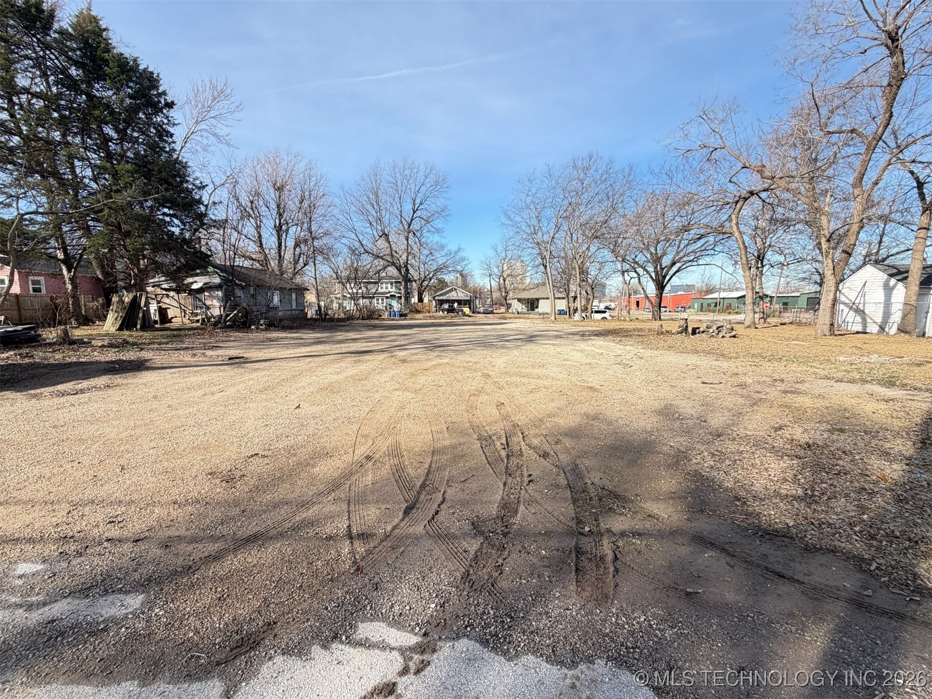 711 S Saint Louis Avenue Property Photo 5