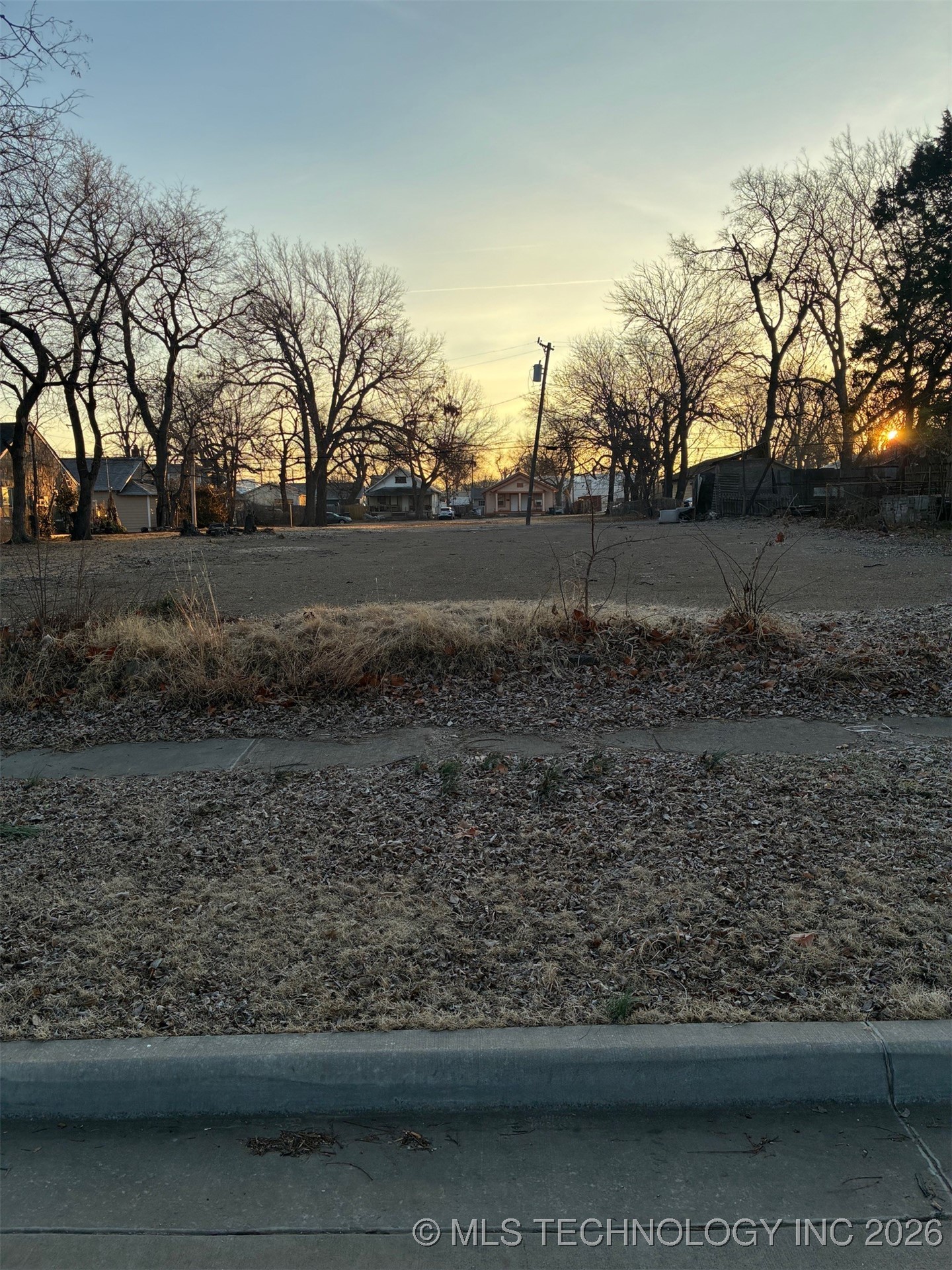 711 S Saint Louis Avenue Property Photo 7