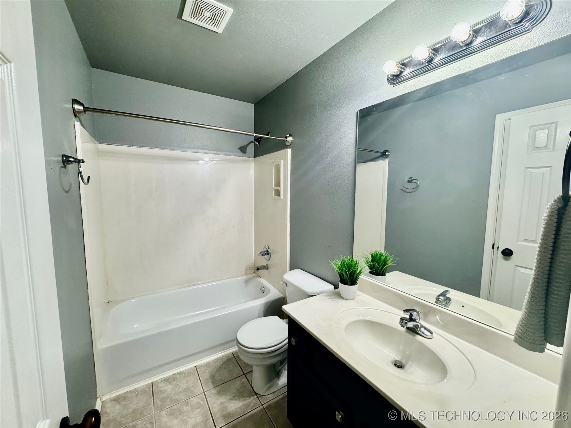 4425 S 199th East Avenue Property Photo 15