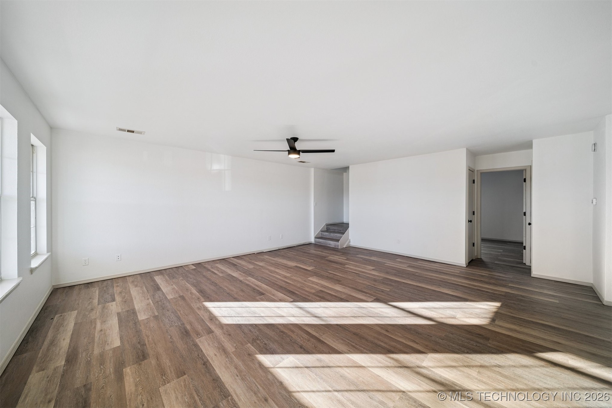 10020 N 44th East Avenue Property Photo 4