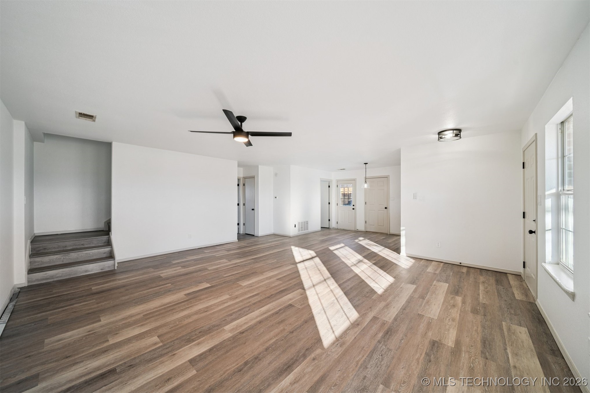 10020 N 44th East Avenue Property Photo 5