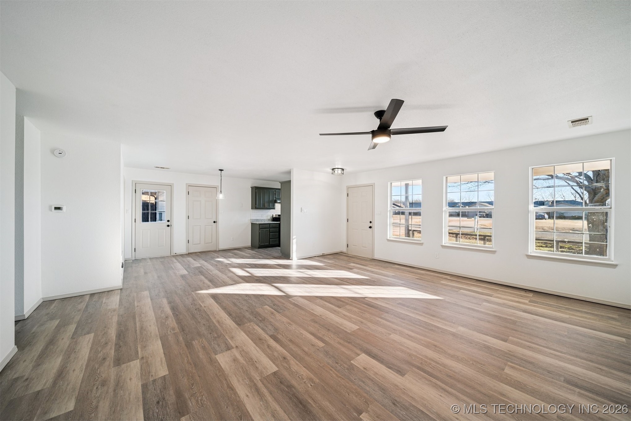 10020 N 44th East Avenue Property Photo 6