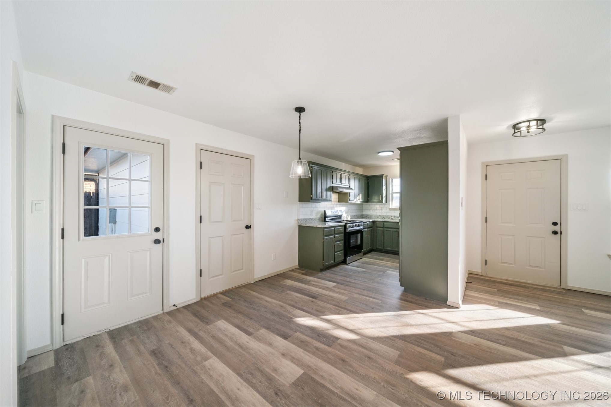 10020 N 44th East Avenue Property Photo 7