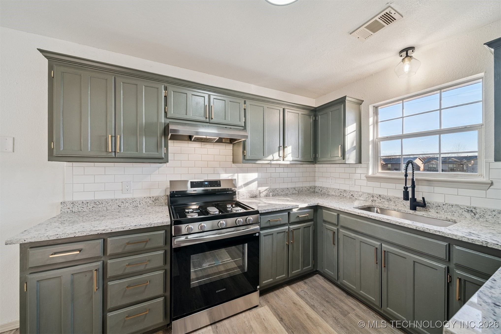 10020 N 44th East Avenue Property Photo 9